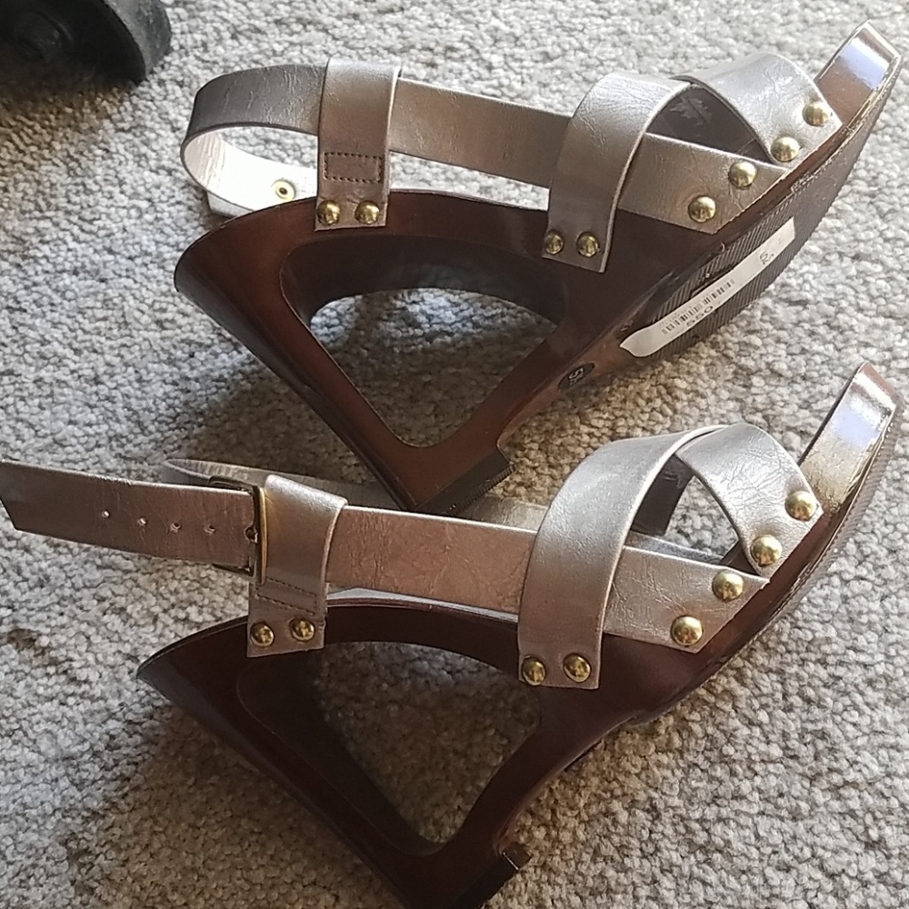 Shoes - Picture 2 of 4